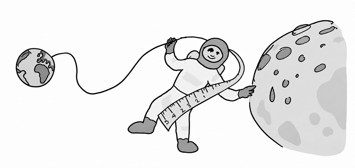 Ein Astronaut misst mit einem Maßband den Abstand zwischen Erde und Mond